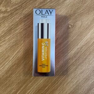 OLAY Vitamin C + Peptide 24 Brightening Peel - Orange and Silver